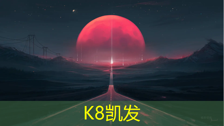 K8凯发中国官方网站：一个男人躲进体操垫